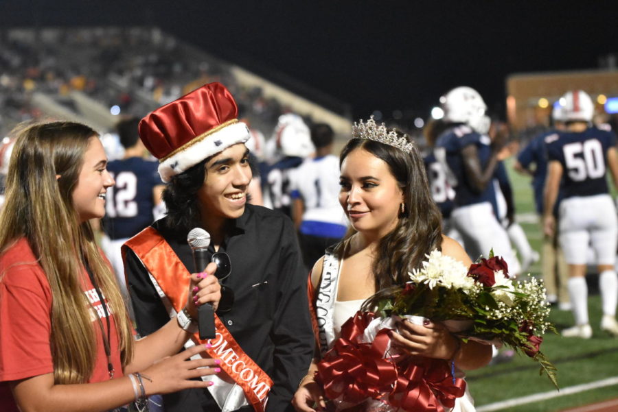 Senior+Ava+Loth+interviews+the+homecoming+king+and+queen+Ryan+Serna%2C+12+and+Allison+Almendares%2C+12.+