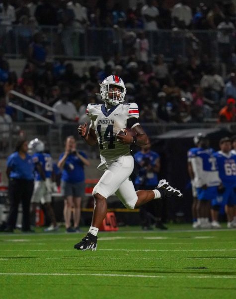 In the middle of a high-scoring loss to C.E. King High School (70-55), senior quarterback Cardae Mack
looks back at the opposing defense before scoring a rushing touchdown.